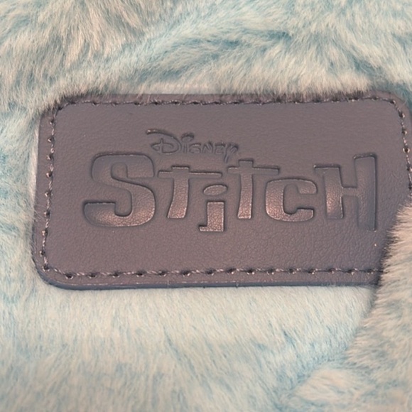 Disney Bundle  Stitch Soap Dish Lotion Dispenser Beauty Set & Figural Backpack - Picture 2 of 14